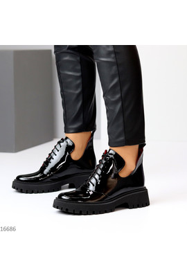 Лакові туфлі на шнурках Lagoon чорні 16686 sh