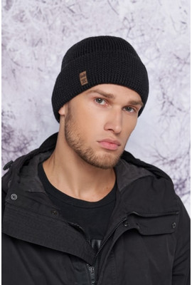 Классическая зимняя мужская шапка с подворотом 