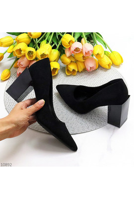 Черные замшевые женские туфли-лодочки на фигурном каблуке Ground 10892