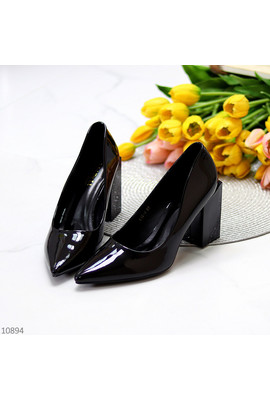 Черные лаковые женские туфли лодочки на фигурном каблуке 10894